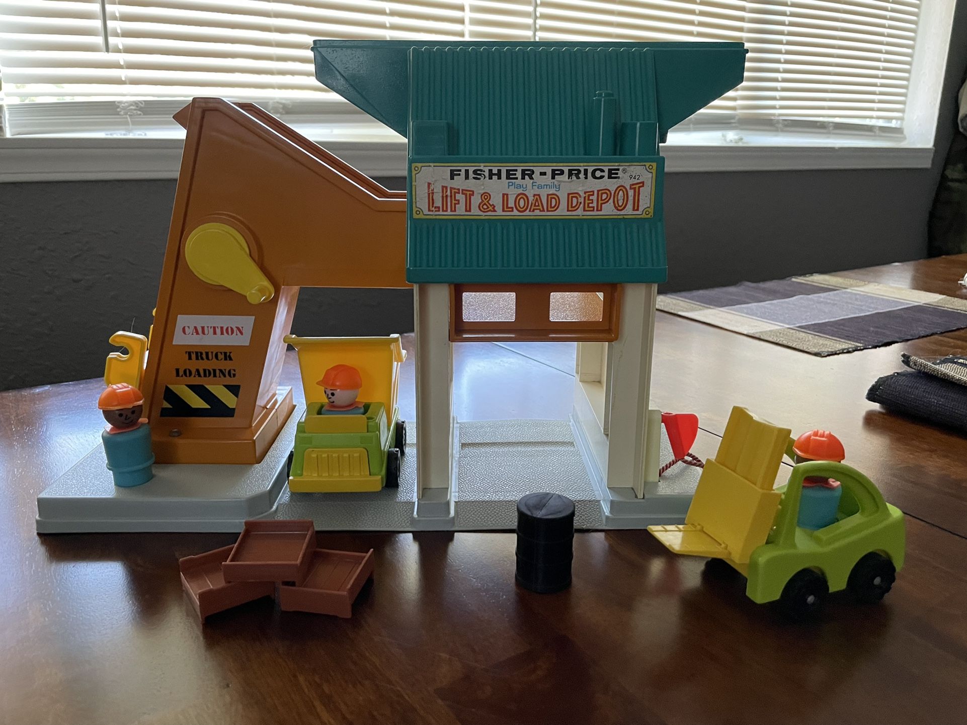 Fisher Price Little People - Lift & Load