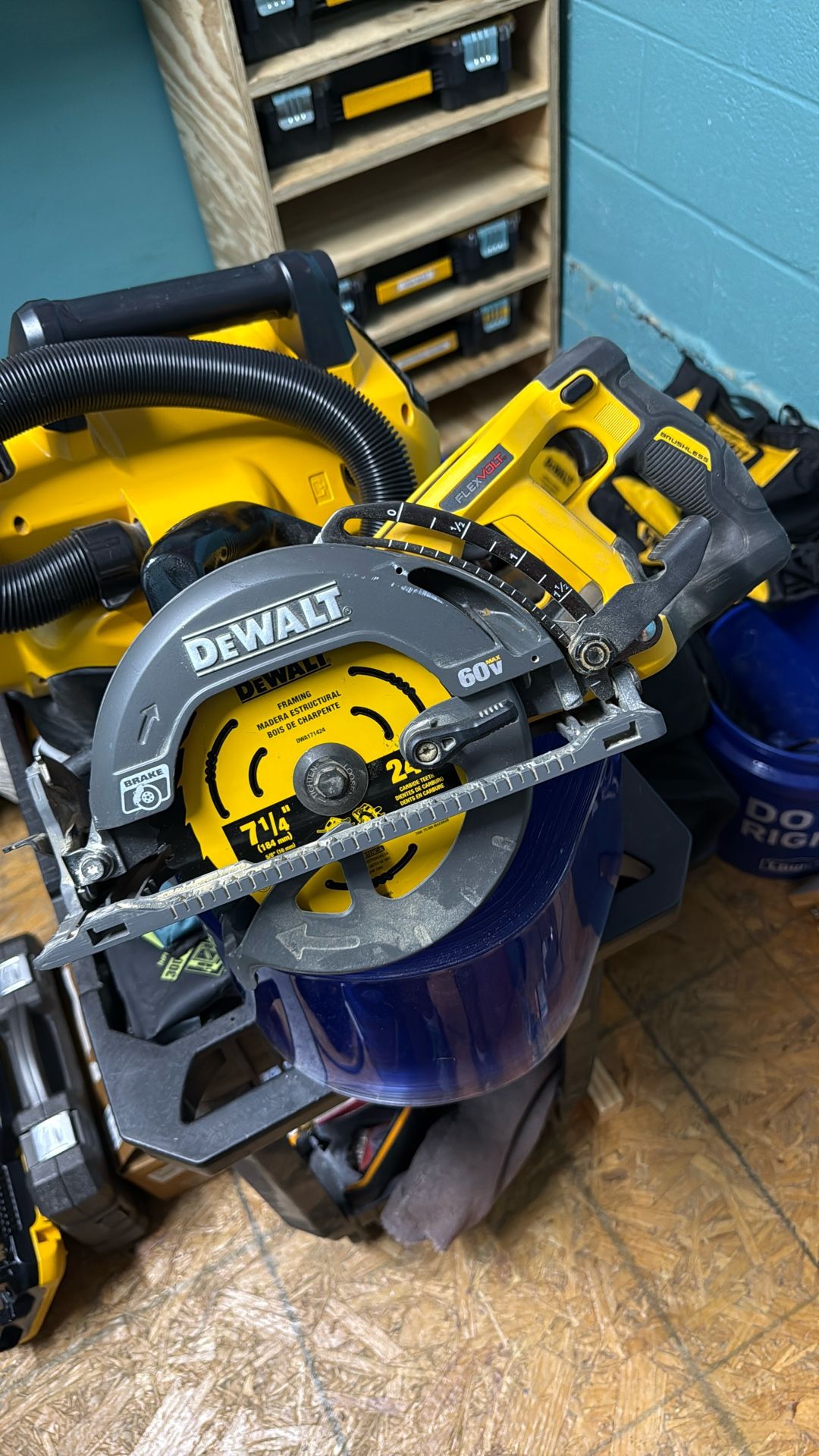 60V MAX DEWALT REAR HANDLE