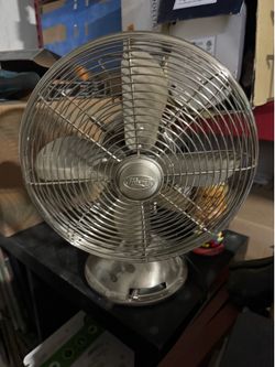 Hunter 12” Retro Metal Fan