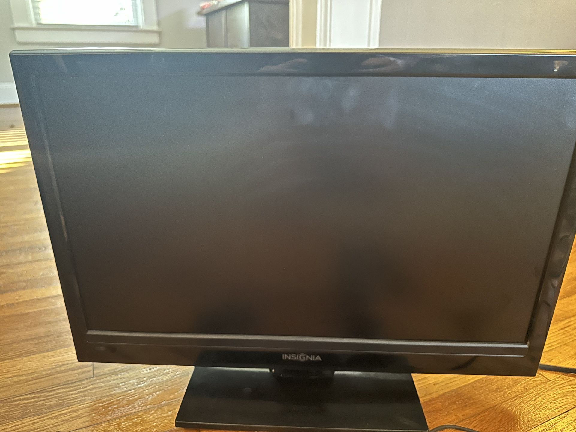 24” Insignia Tv And Fire stick
