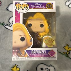 Funko pop Rapunzel  ( with pin ) 