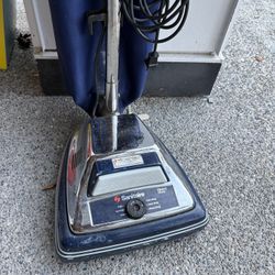 Commercial Vacuum Cleaner Runs Well