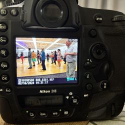 Nikon D5 20.8 MP full-frame professional DSLR