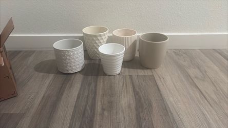 Small ceramic pots