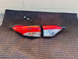 Toyota Corolla Tail Light 2020 - 2025, Toyota Corolla Tailight, OEM part, ORIGINAL TOYOTA, with all light bulbs, DRIVER  SIDE