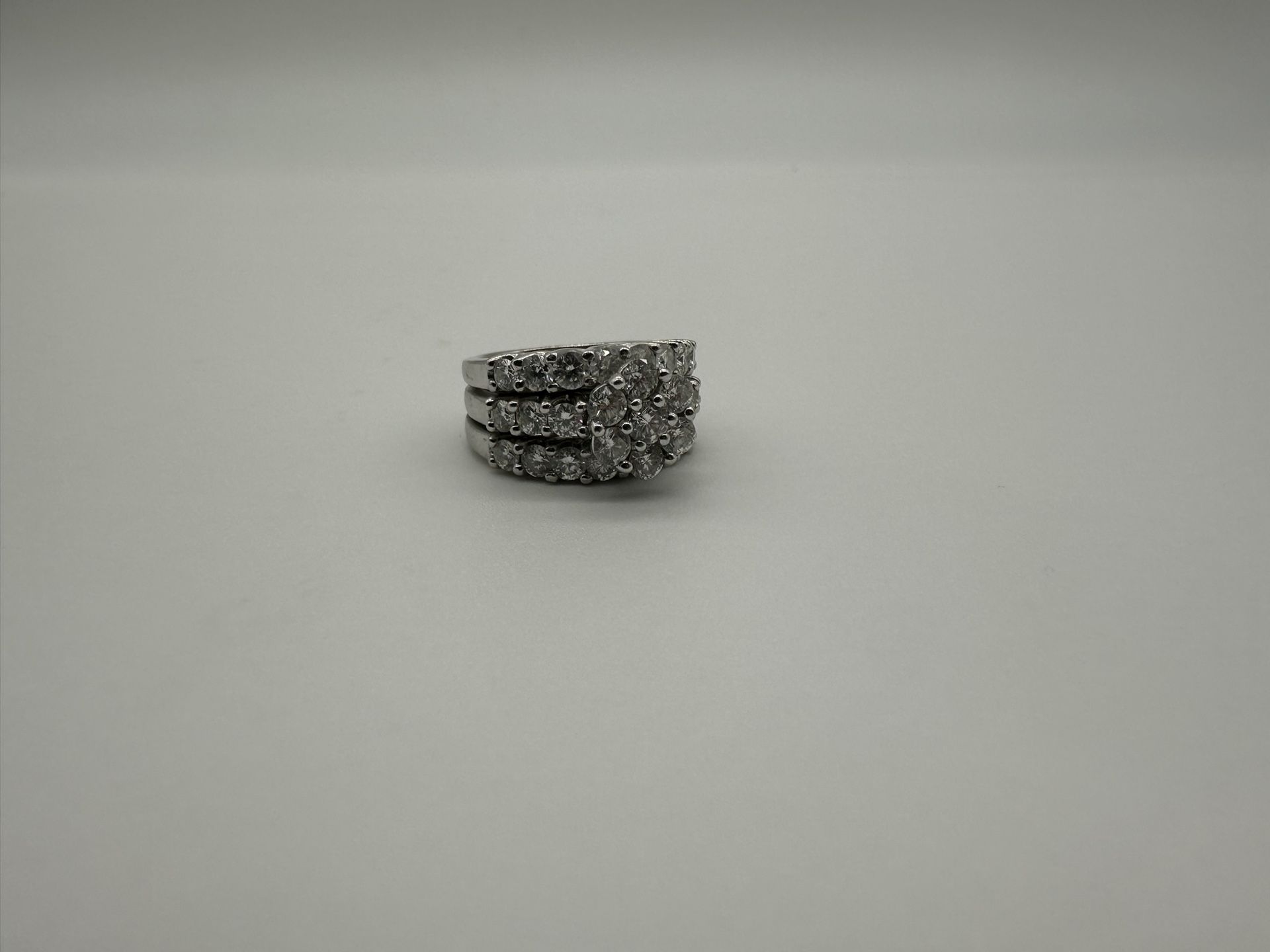 14k White Gold w/ 29 natural diamonds!
