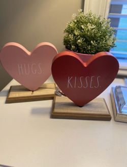 Rae Dunn “Be Mine” And “Hugs” Signs