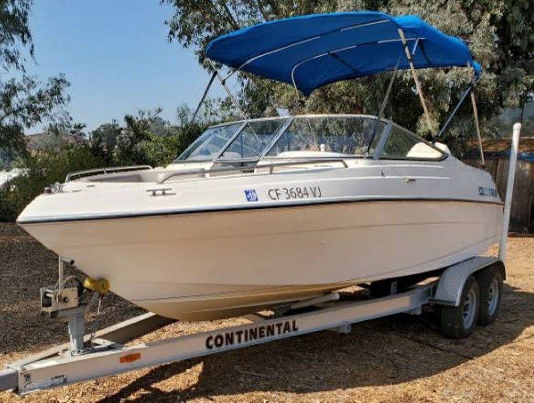 Four Winns fish and ski