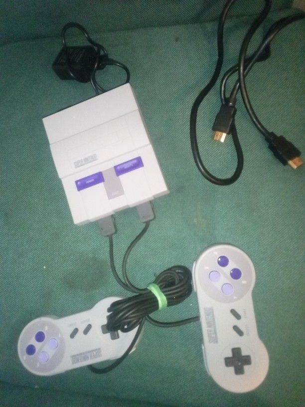 Nintendo Super NES .....w/21 Preloaded Games..!!
