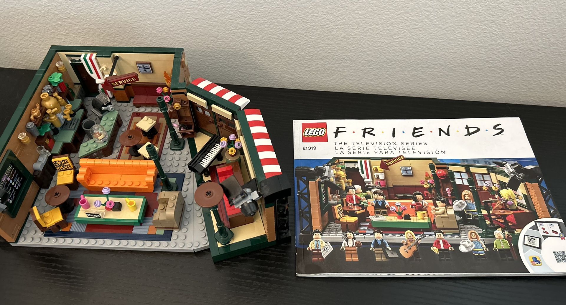 F•R•I•E•N•D•S central perk lego set (minifigures NOT included)