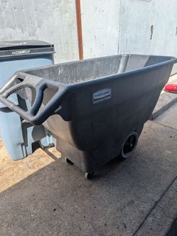 Bote de trabajo de basura