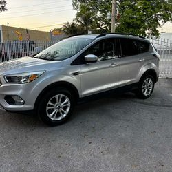 2018 Ford Escape SEL 4X4 Titulo limpio