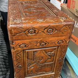 ANTIQUE 1940s CHEST HAND-CARVED CHINESE CAMPHOR WOOD