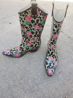 Rain Boots! Look like Betsey Johnson