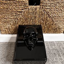 Kilian “Black Phantom” + Skull Box 