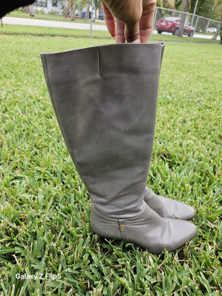 Salvatore Ferragamo Carla Gray Boots Size 7AA, Vintage 1970's EraSalvatore Ferragamo Carla Gray Boots Size 7AA, Vintage 1970's Era