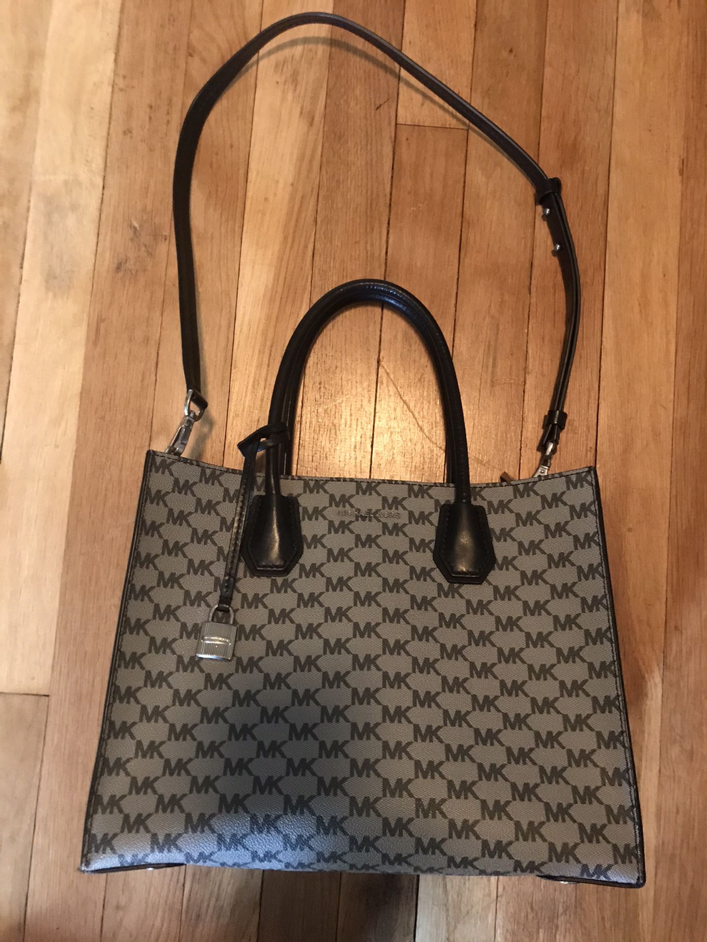 Michael Kors Medium Leather Tote Bag - Medium