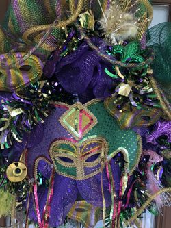 HUGH !!! MARDI GRAS WREATH BEAUTIFUL