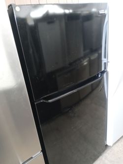 Frigidaire black top freezer refrigerator - Free delivery