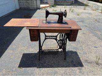 Vintage Antique 1913 Singer "Red Eye" Treadle Sewing Machine (Model 66-1) - Complete Kit - OBO