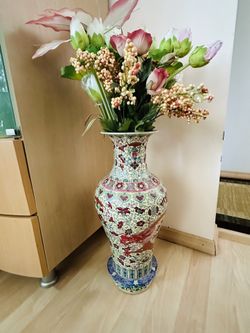 Collectibles for sale, 19" high Vase with dragon pattern