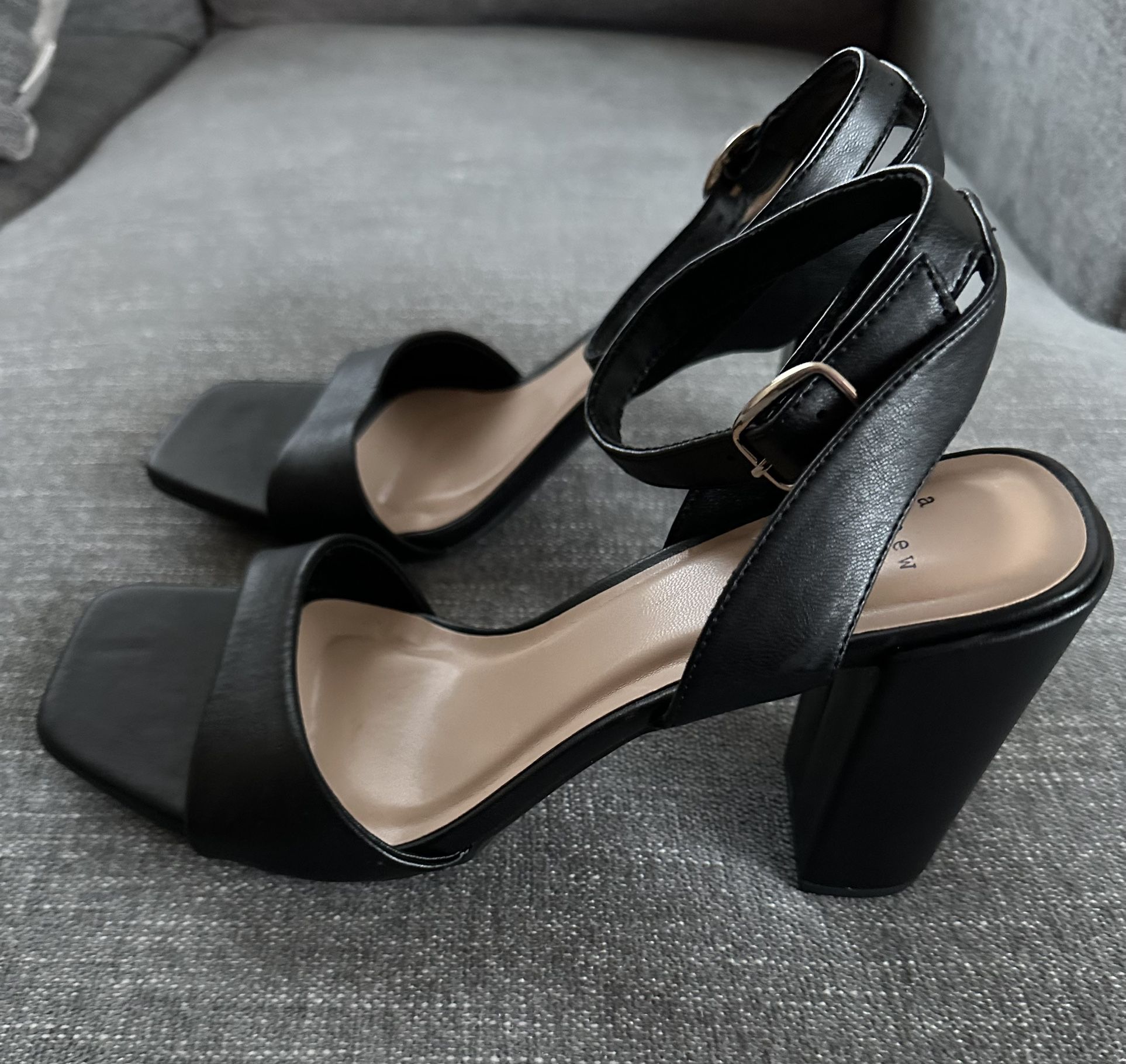  Black Heels 