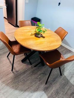 Round Wood Dining Table with 4 Chairs