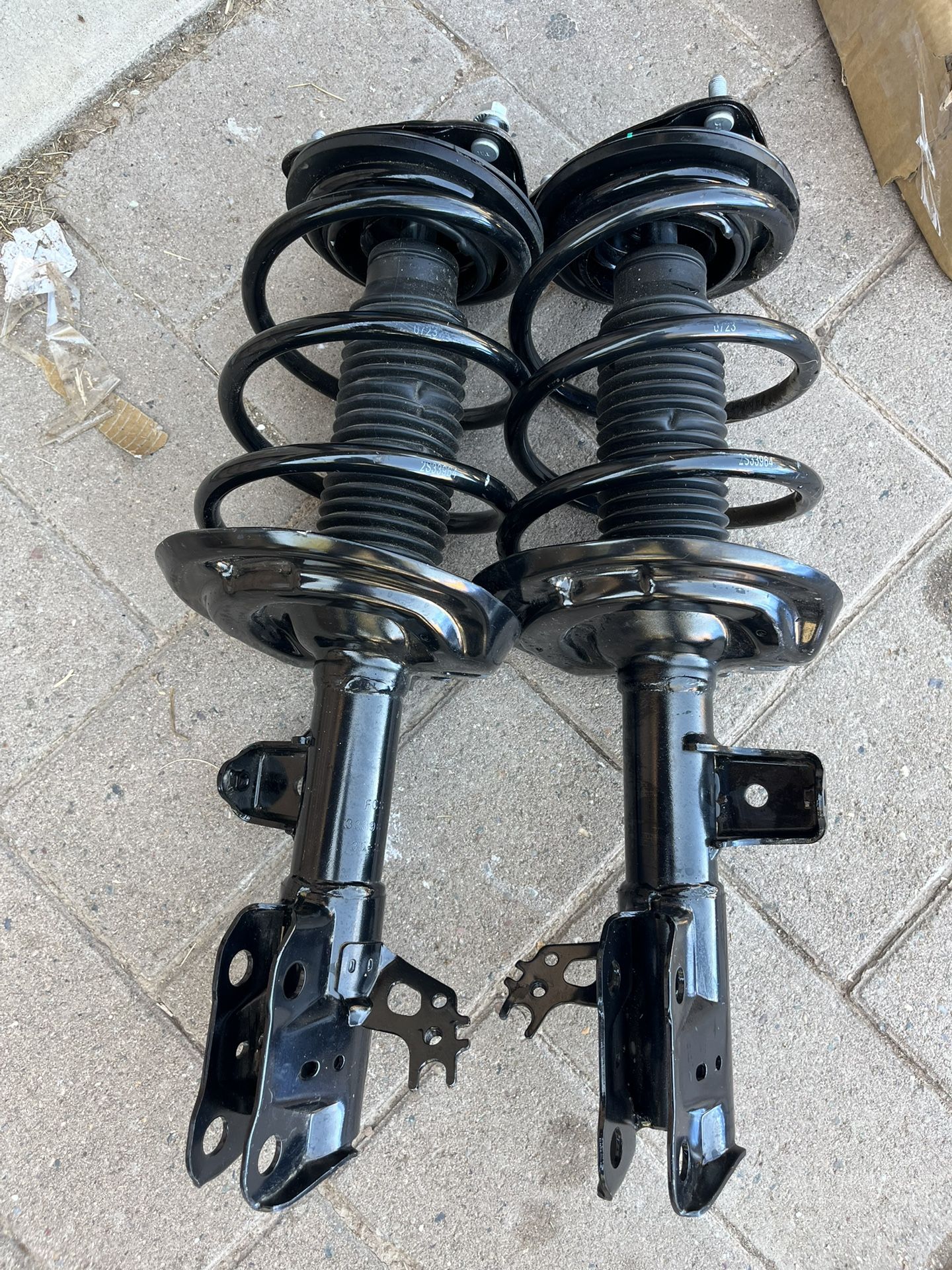 Toyota Camry L 2.5L 18-24 Front Shocks
