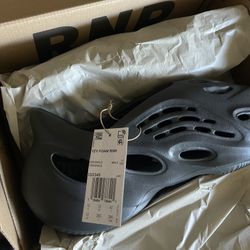 Yeezy Foam Rnnrs Size 12 New