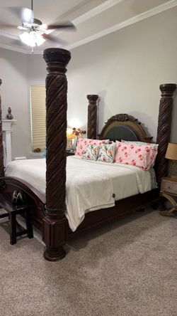 GRAND ESTATE KING WOODEN BED