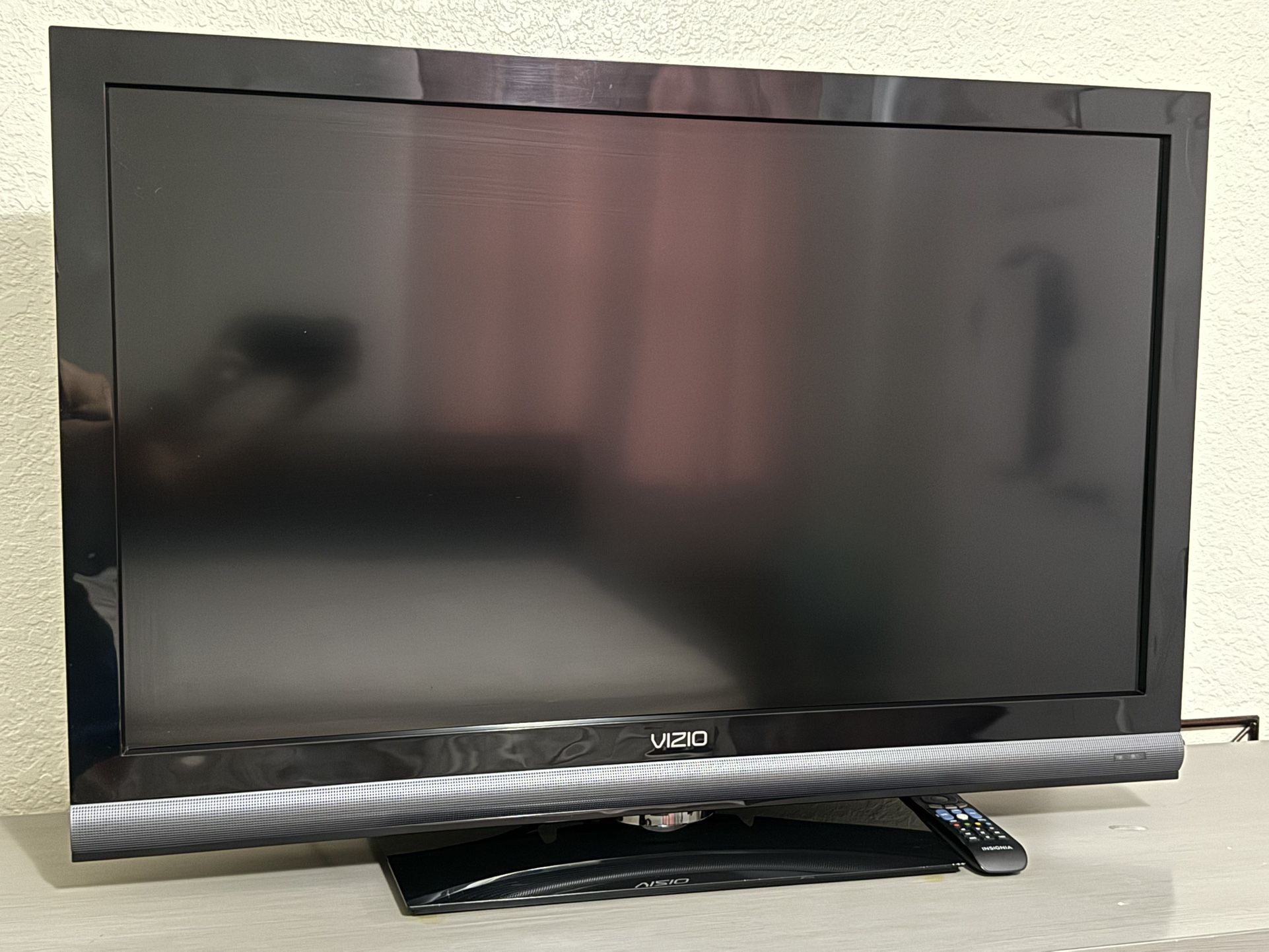 ➡️ Open to offers ⬅️ Vizio 37” LCD Full HD TV