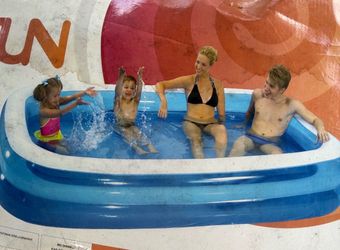 New, Large, inflatable pool, 10‘ X 6‘ X 22“