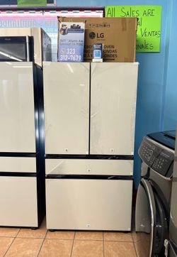 Samsung Bespoke 23 cu. ft. 4-Door French Door Smart Refrigerator with Beverage Center in White Glass, Counter Depth