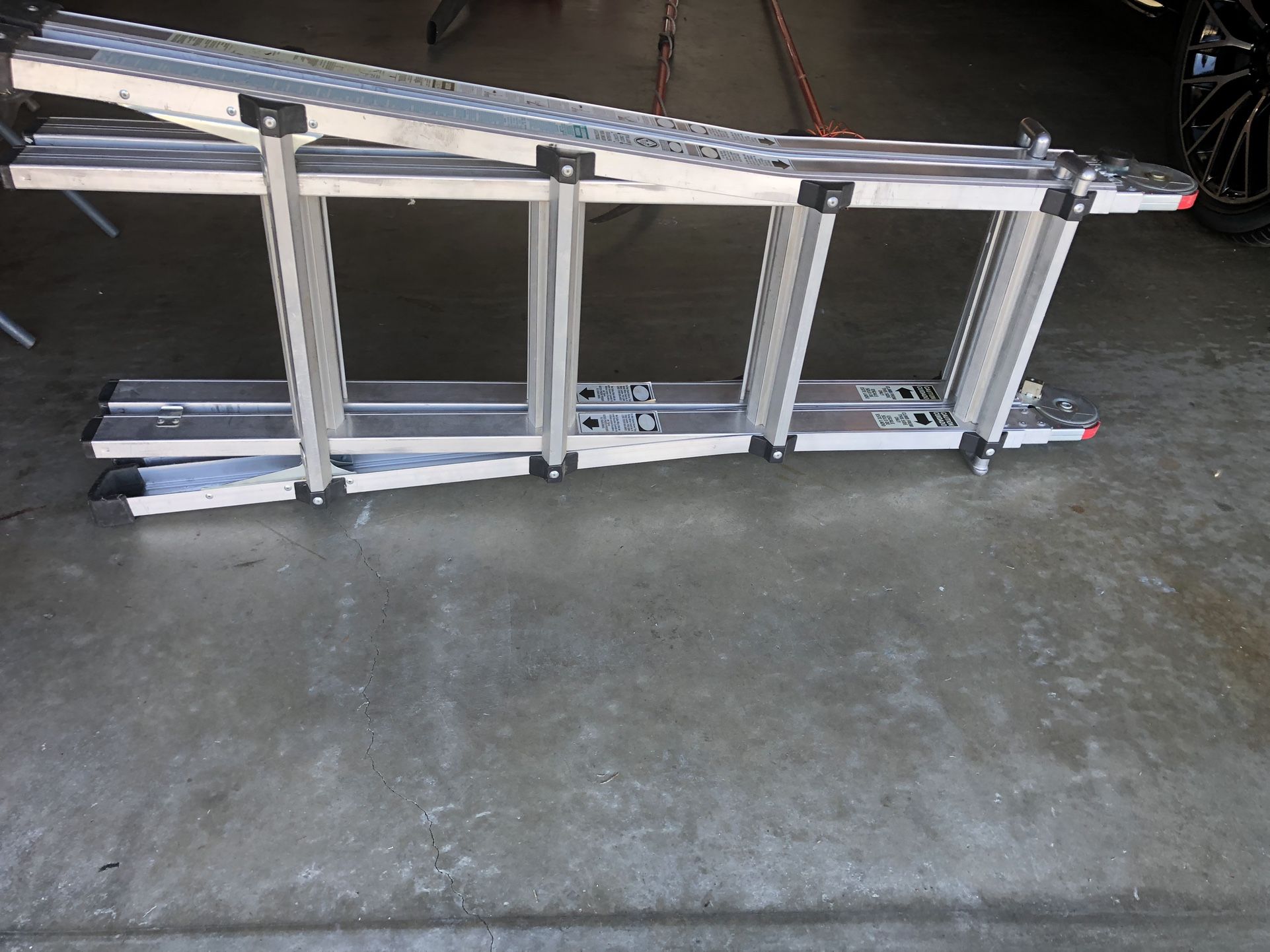 Aluminum Ladder/ 17 Feet