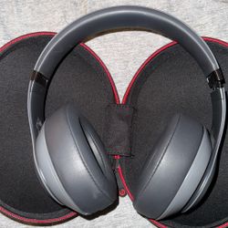 Beats Studio 3 Headphones With Original Case