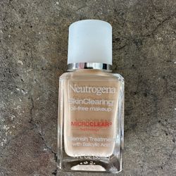 Neutrogena Skin Clearing Oil Free Makeup