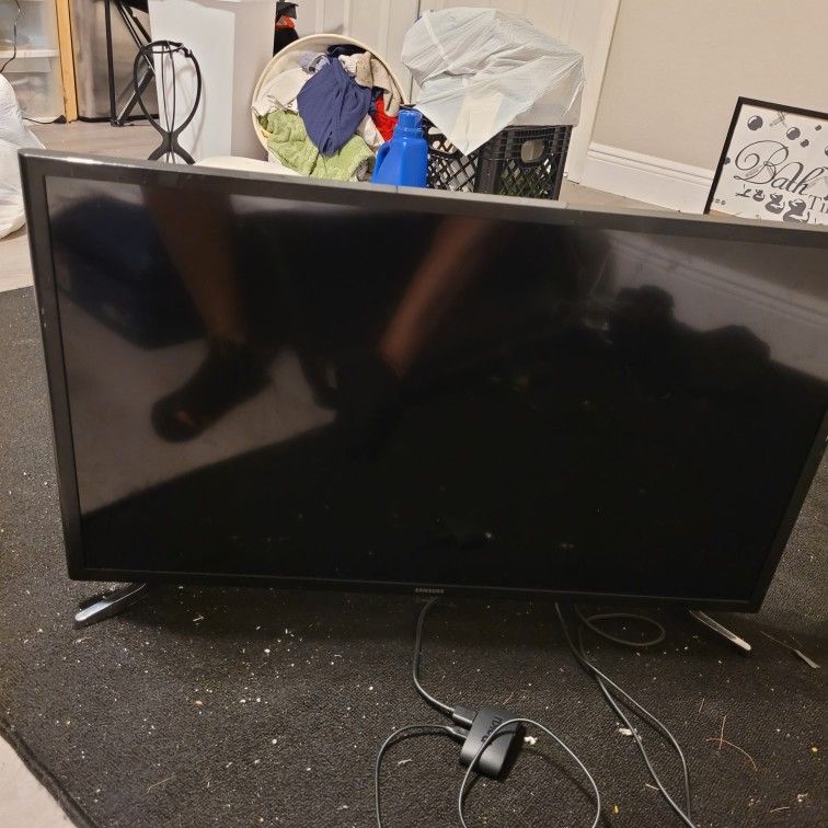 Older Samsung Smart TV Like New Never Really Used