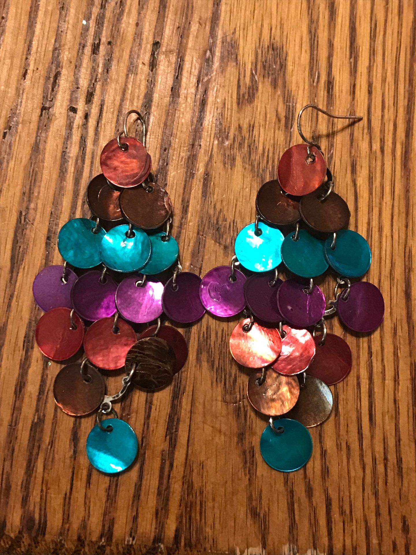 COLORED SHELL PIECES EARRINGS