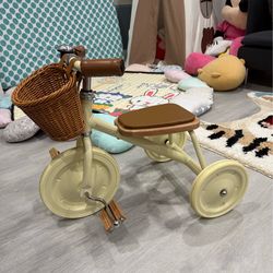 Banwood Cream Tricycle w Basket