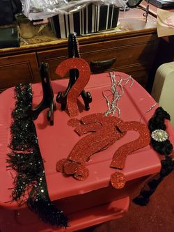 Murder mystery party decor and game