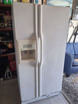 FRIDGE 32X 66 KENMORE WORKING GOOD..
