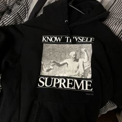 SUPREME Hoodie 