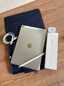 iPad 7th Generation  32GB WiFi + Cellular (Unlocked) with keyboard, pen & Accessories