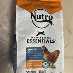 NUTRO WHOLESOME ESSENTIALS Natural Dry Cat Food, Senior Cat Chicken & Brown Rice 3 Lb