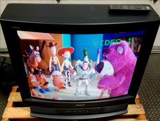 32" CRT Trinitron Color Retro Gaming Television model 1996