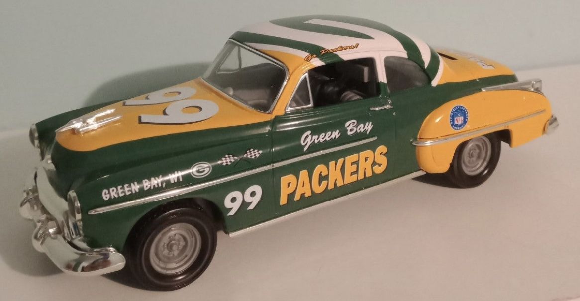 1999 NFL Green Bay Packers. 1950 Oldsmobile Rocket 88 die cast bank with key