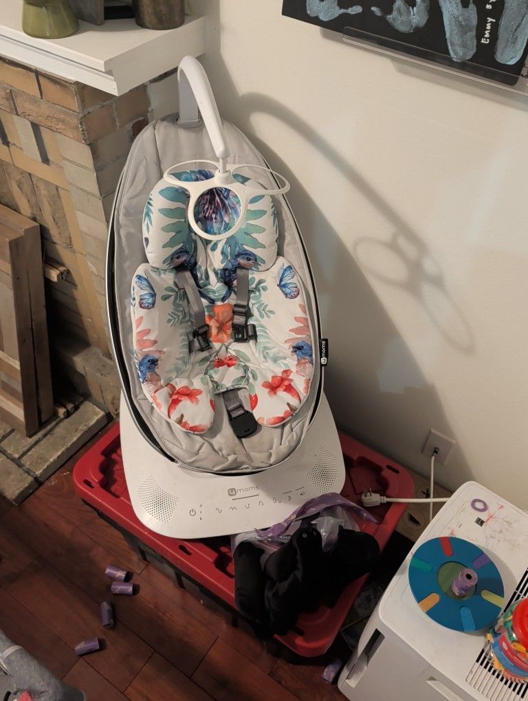 Baby Swing. 4moms Mamaroo