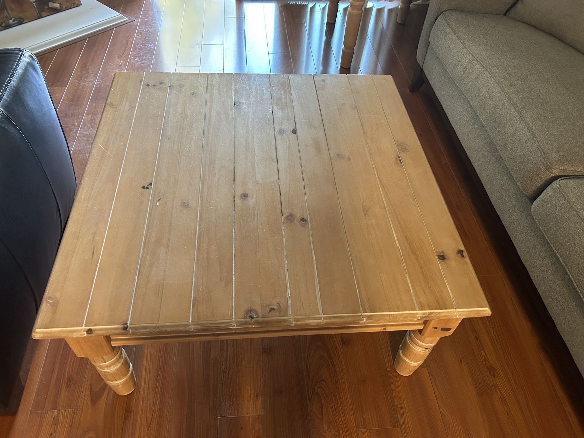 Coffee Table With Two Matching End Tables 