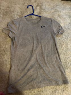 NEVER WORN NIKE SHIRTS MULTIPLE
