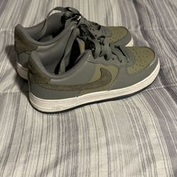 Nike Air Force 1 '07 LV8 Dark Stucco Medium Olive